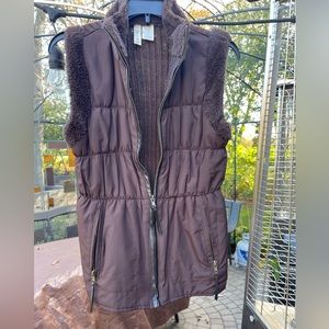 Brown women’s vest zippered front Sz S